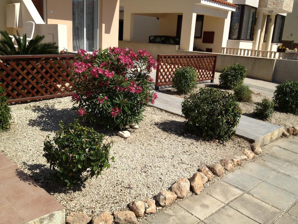 Diana Townhouse 2 Apartment Paphos Room photo